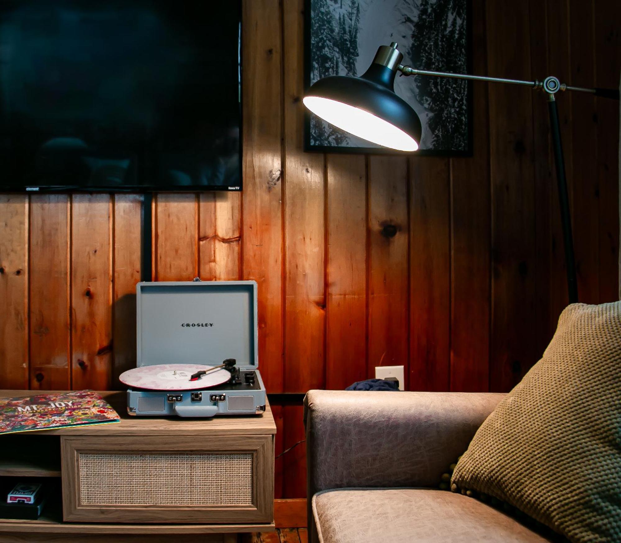 Birch House: Cozy Cabin 5 Min From Okemo لودلو المظهر الخارجي الصورة